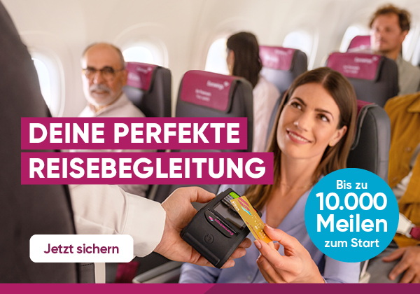 Eine Passagierin bezahlt im Flieger mit ihrer Eurowings Premium Kreditkarte. Jetzt beantragen. 